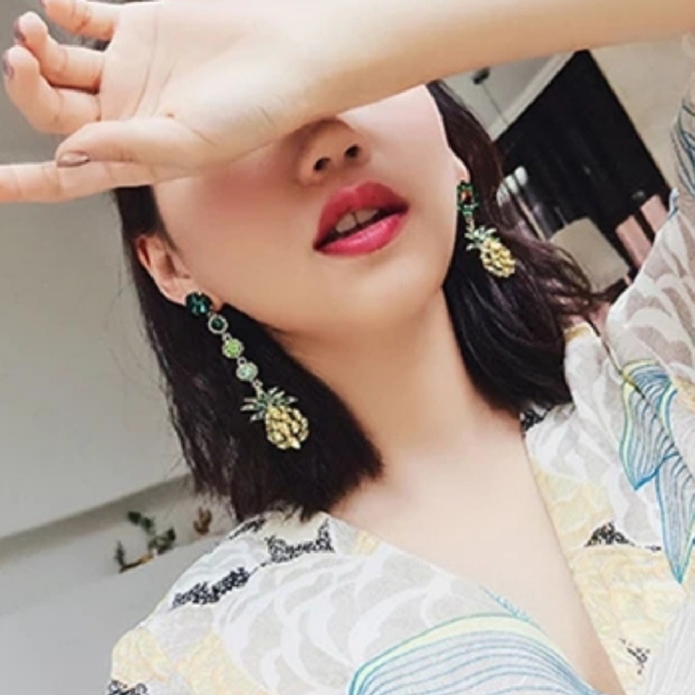 Yummmy Crystal Pineapple Drop Earrings - Picture 3 of 3